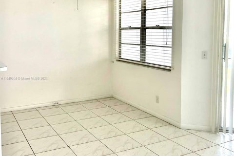 Condominio en venta en Pembroke Pines, Florida, 1 dormitorio, 78.04 m2 № 1332235 - foto 19