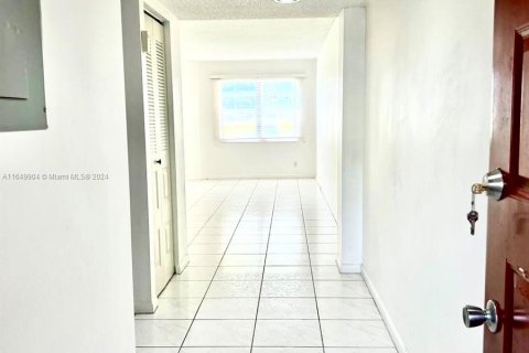 Copropriété à vendre à Pembroke Pines, Floride: 1 chambre, 78.04 m2 № 1332235 - photo 17