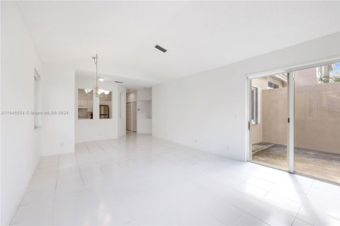 Casa en venta en Pembroke Pines, Florida, 3 dormitorios, 120.03 m2 № 1331088 - foto 7