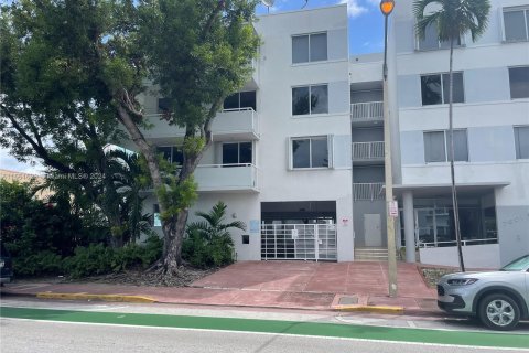 Copropriété à louer à Miami Beach, Floride: 2 chambres, 85.47 m2 № 1345109 - photo 1