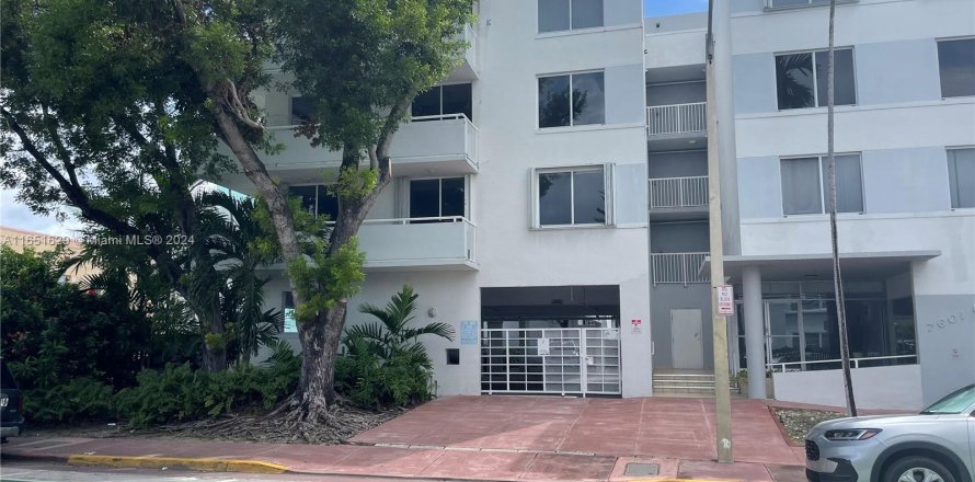 Condo in Miami Beach, Florida, 2 bedrooms  № 1345109