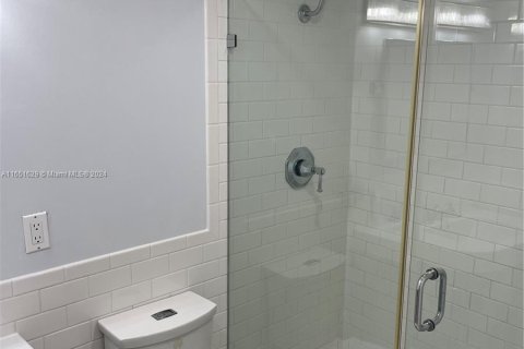 Condo in Miami Beach, Florida, 2 bedrooms  № 1345109 - photo 9