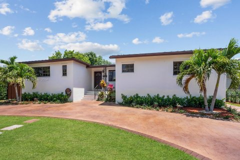 Villa ou maison à louer à Miami, Floride: 4 chambres, 222.59 m2 № 1345149 - photo 1