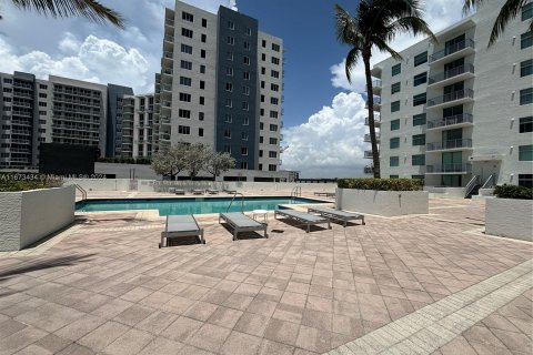 Condominio en venta en Hollywood, Florida, 2 dormitorios, 111.48 m2 № 1396285 - foto 1