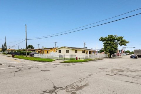 Villa ou maison à vendre à Hialeah, Floride: 3 chambres № 1396239 - photo 7