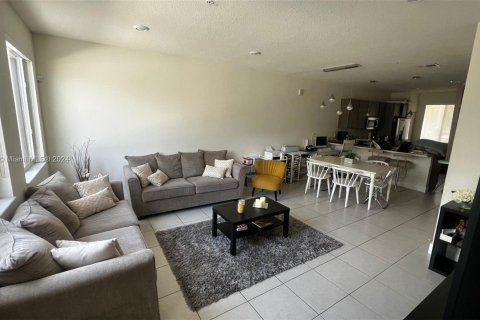 Condominio en alquiler en Doral, Florida, 3 dormitorios, 122.17 m2 № 1396241 - foto 2