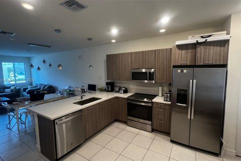 Condominio en alquiler en Doral, Florida, 3 dormitorios, 122.17 m2 № 1396241 - foto 1