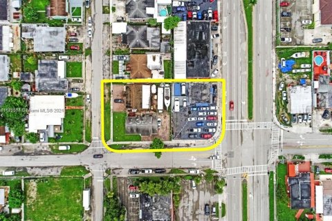 Commercial property in Hialeah, Florida № 1396240 - photo 3