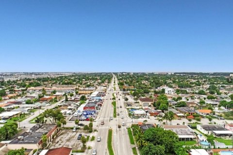 Propiedad comercial en venta en Hialeah, Florida № 1396240 - foto 11