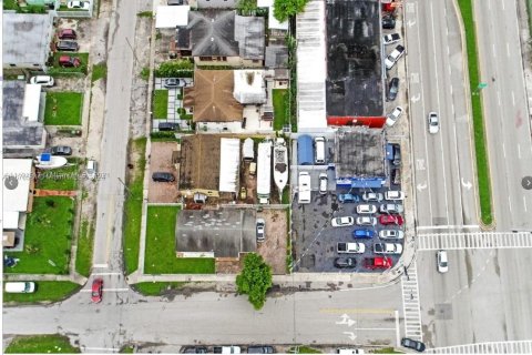 Propiedad comercial en venta en Hialeah, Florida № 1396240 - foto 2