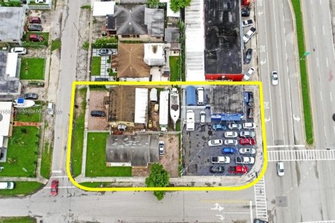 Commercial property in Hialeah, Florida № 1396240 - photo 8