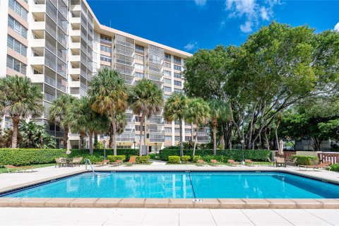 Condo in Coral Springs, Florida, 2 bedrooms  № 1396230 - photo 15