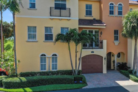 Adosado en venta en Jensen Beach, Florida, 3 dormitorios, 205.5 m2 № 1072591 - foto 2