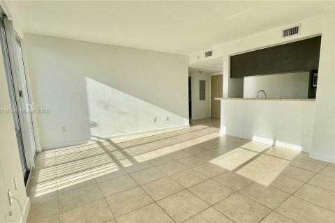 Condo in Miami, Florida, 2 bedrooms  № 1390004 - photo 17