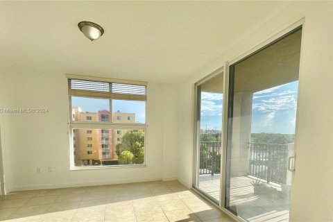 Condo in Miami, Florida, 2 bedrooms  № 1390004 - photo 10