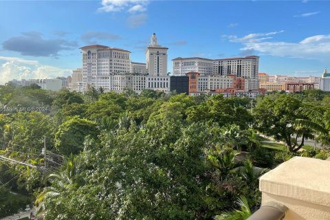 Condo in Miami, Florida, 2 bedrooms  № 1390004 - photo 1