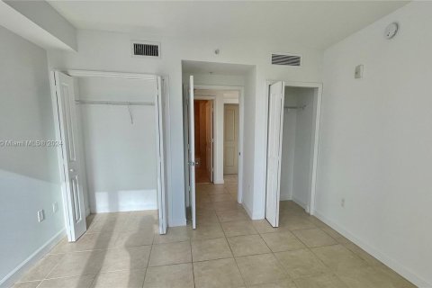 Condo in Miami, Florida, 2 bedrooms  № 1390004 - photo 13