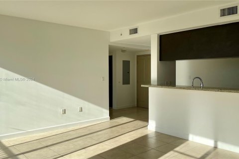 Condo in Miami, Florida, 2 bedrooms  № 1390004 - photo 18