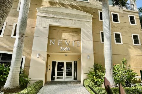 Condo in Miami, Florida, 2 bedrooms  № 1390004 - photo 25