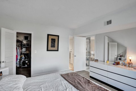 Condo in Fort Lauderdale, Florida, 2 bedrooms  № 1035976 - photo 14