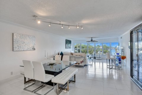 Condo in Fort Lauderdale, Florida, 2 bedrooms  № 1035976 - photo 25