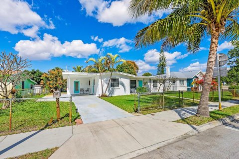 Villa ou maison à vendre à West Palm Beach, Floride: 4 chambres, 164.81 m2 № 1036100 - photo 19