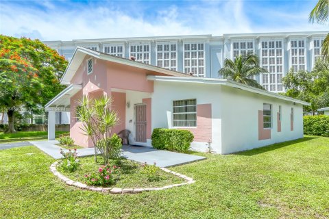 Villa ou maison à vendre à Coral Gables, Floride: 3 chambres, 133.04 m2 № 1377534 - photo 4