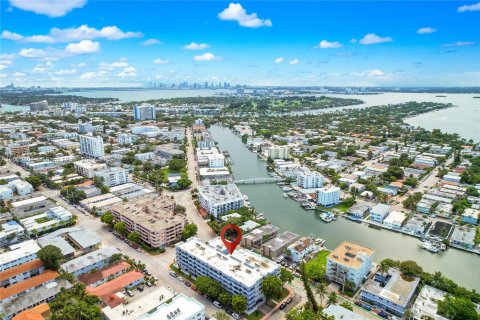 Copropriété à vendre à Miami Beach, Floride: 2 chambres, 105.63 m2 № 1377537 - photo 2