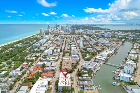 Copropriété à vendre à Miami Beach, Floride: 2 chambres, 105.63 m2 № 1377537 - photo 3