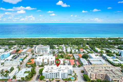 Copropriété à vendre à Miami Beach, Floride: 2 chambres, 105.63 m2 № 1377537 - photo 1