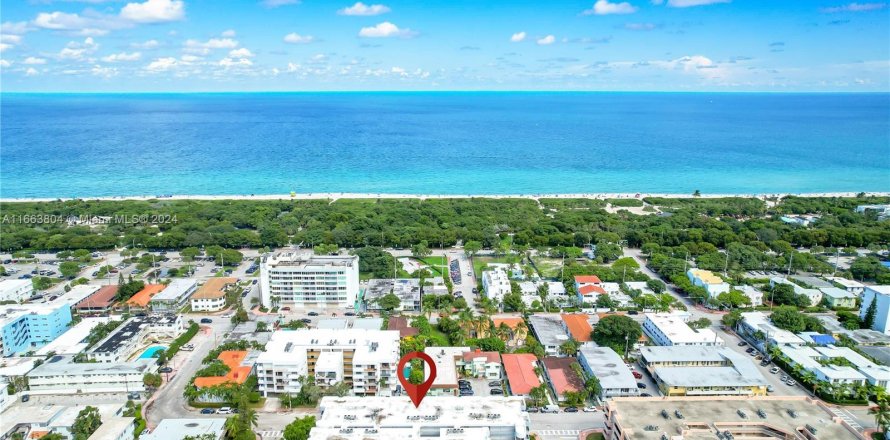 Condominio en Miami Beach, Florida, 2 dormitorios  № 1377537