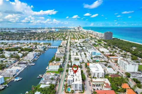 Condo in Miami Beach, Florida, 2 bedrooms  № 1377537 - photo 5