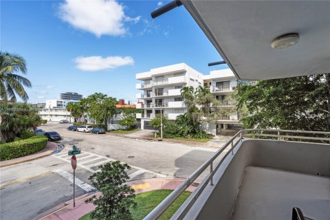 Condo in Miami Beach, Florida, 2 bedrooms  № 1377537 - photo 24