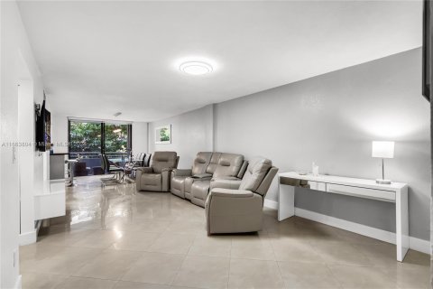 Copropriété à vendre à Miami Beach, Floride: 2 chambres, 105.63 m2 № 1377537 - photo 8