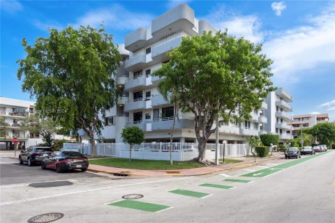 Copropriété à vendre à Miami Beach, Floride: 2 chambres, 105.63 m2 № 1377537 - photo 7