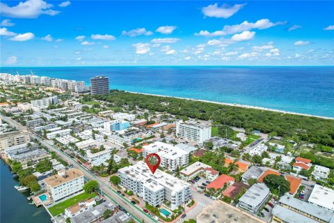 Condo in Miami Beach, Florida, 2 bedrooms  № 1377537 - photo 4