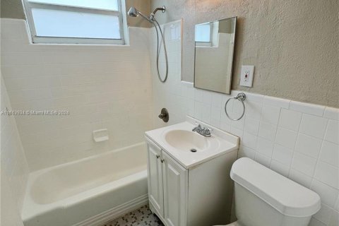 Condo in Miami Beach, Florida, 1 bedroom  № 1377581 - photo 15