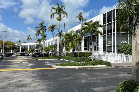 Commercial property in Key Biscayne, Florida № 1065254 - photo 2
