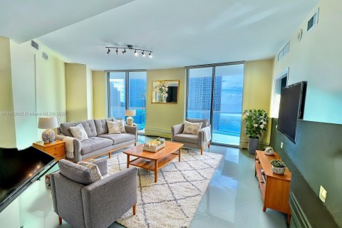 Condominio en venta en Miami, Florida, 2 dormitorios, 101.36 m2 № 1389796 - foto 1