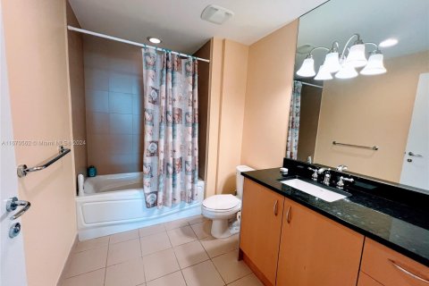 Condo in Miami, Florida, 2 bedrooms  № 1389796 - photo 15