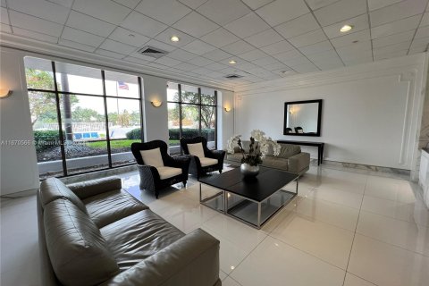 Condo in Miami Beach, Florida, 2 bedrooms  № 1389797 - photo 23