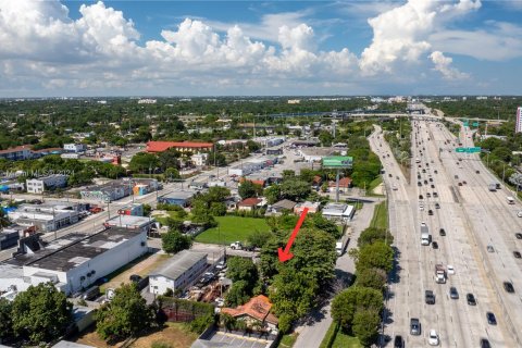 Propiedad comercial en venta en Miami, Florida, 112.78 m2 № 1389795 - foto 1