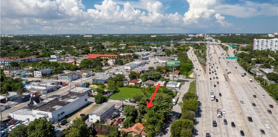 Commercial property in Miami, Florida 112.78 sq.m. № 1389795