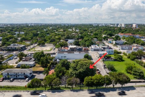 Immobilier commercial à vendre à Miami, Floride: 112.78 m2 № 1389795 - photo 4