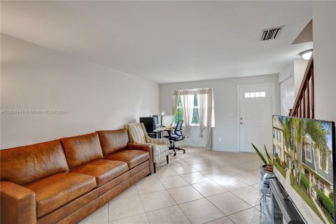 Townhouse in Wellington, Florida 2 bedrooms, 82.96 sq.m. № 1241838 - photo 13