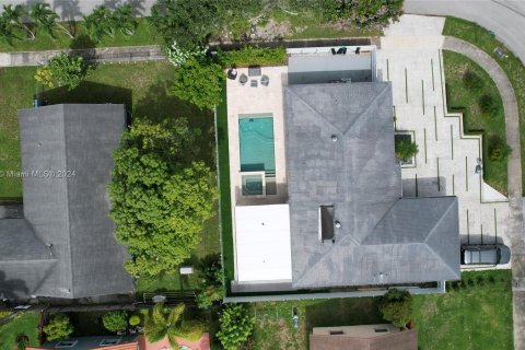 House in Miami, Florida 4 bedrooms, 167.22 sq.m. № 1241880 - photo 24