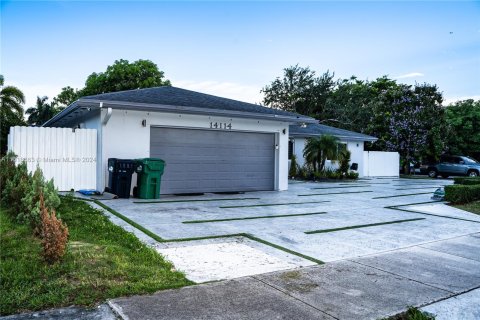 House in Miami, Florida 4 bedrooms, 167.22 sq.m. № 1241880 - photo 3