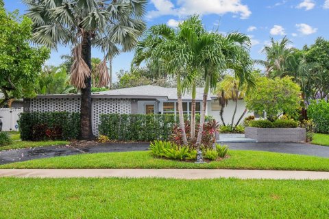 House in Wilton Manors, Florida 4 bedrooms, 179.39 sq.m. № 1333352 - photo 2