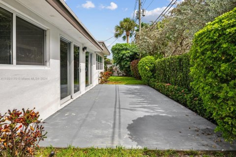 House in Wilton Manors, Florida 4 bedrooms, 179.39 sq.m. № 1333352 - photo 24