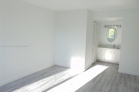 Condo in Sunny Isles Beach, Florida, 1 bedroom  № 1351671 - photo 11